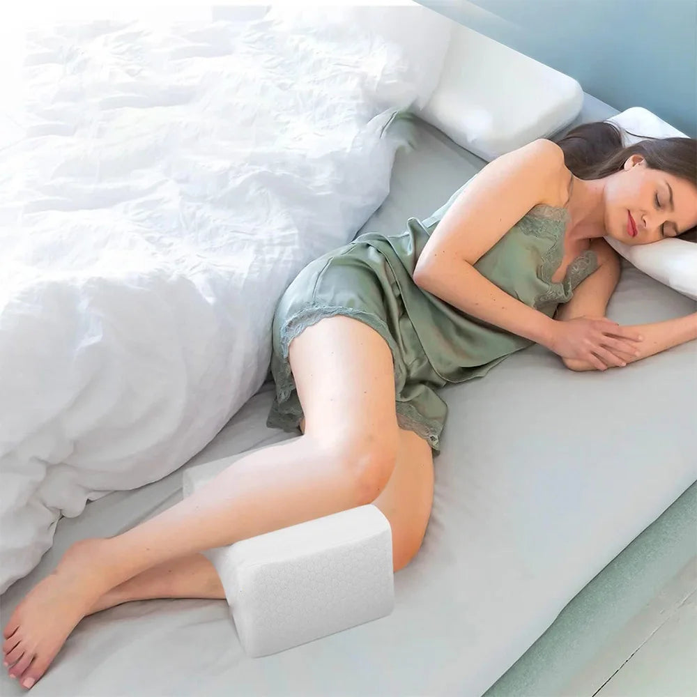 Almofada para pernas, travesseiro lateral, travesseiro de joelho de espuma de memória com cinto lateral para dormir, travesseiro para pernas com capa removível e lavável